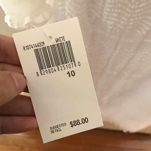 🆕White Lace Dress - Picture 3 of 3